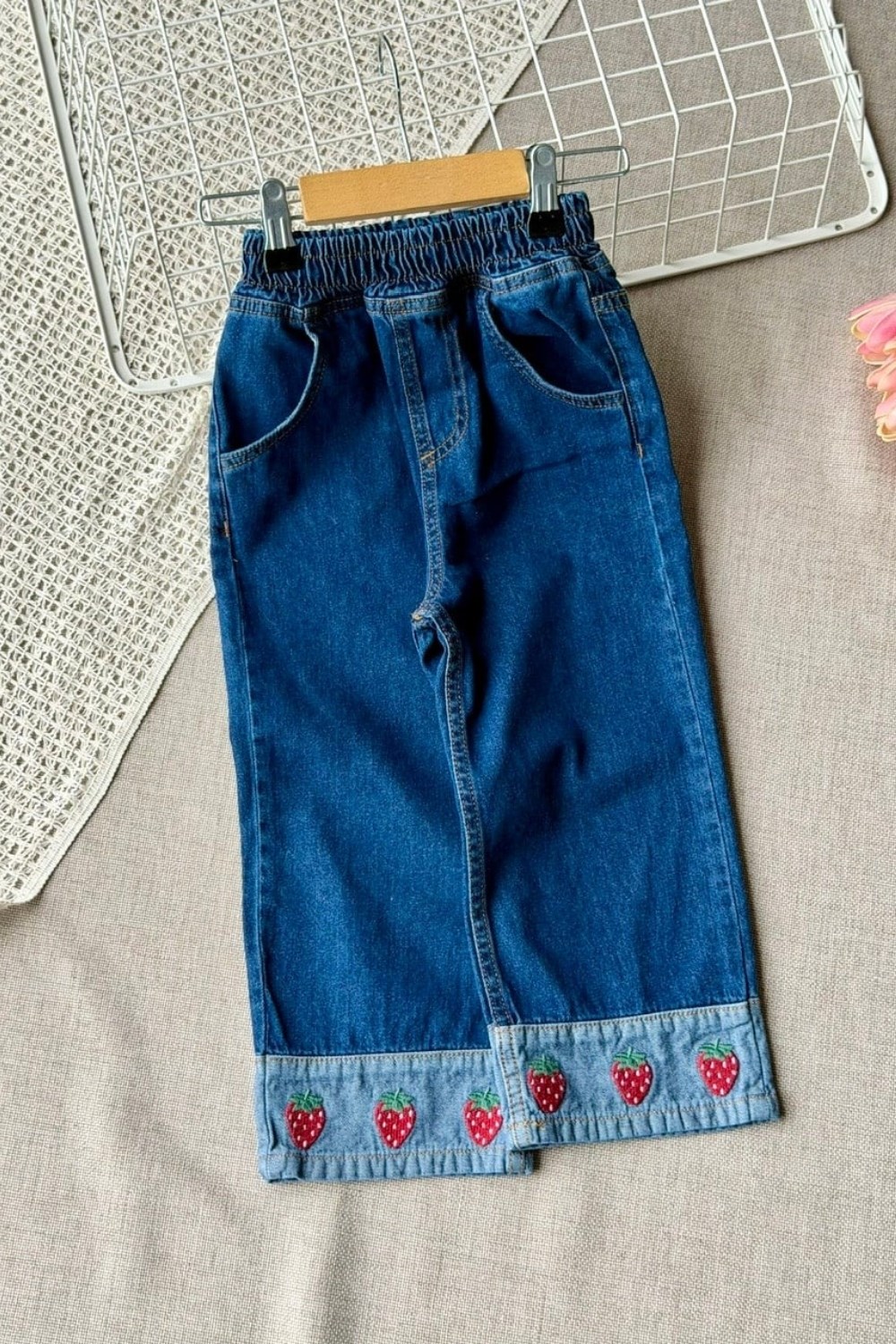 Kız Çocuk Çilekli Mevsimlik Denim Pantolon