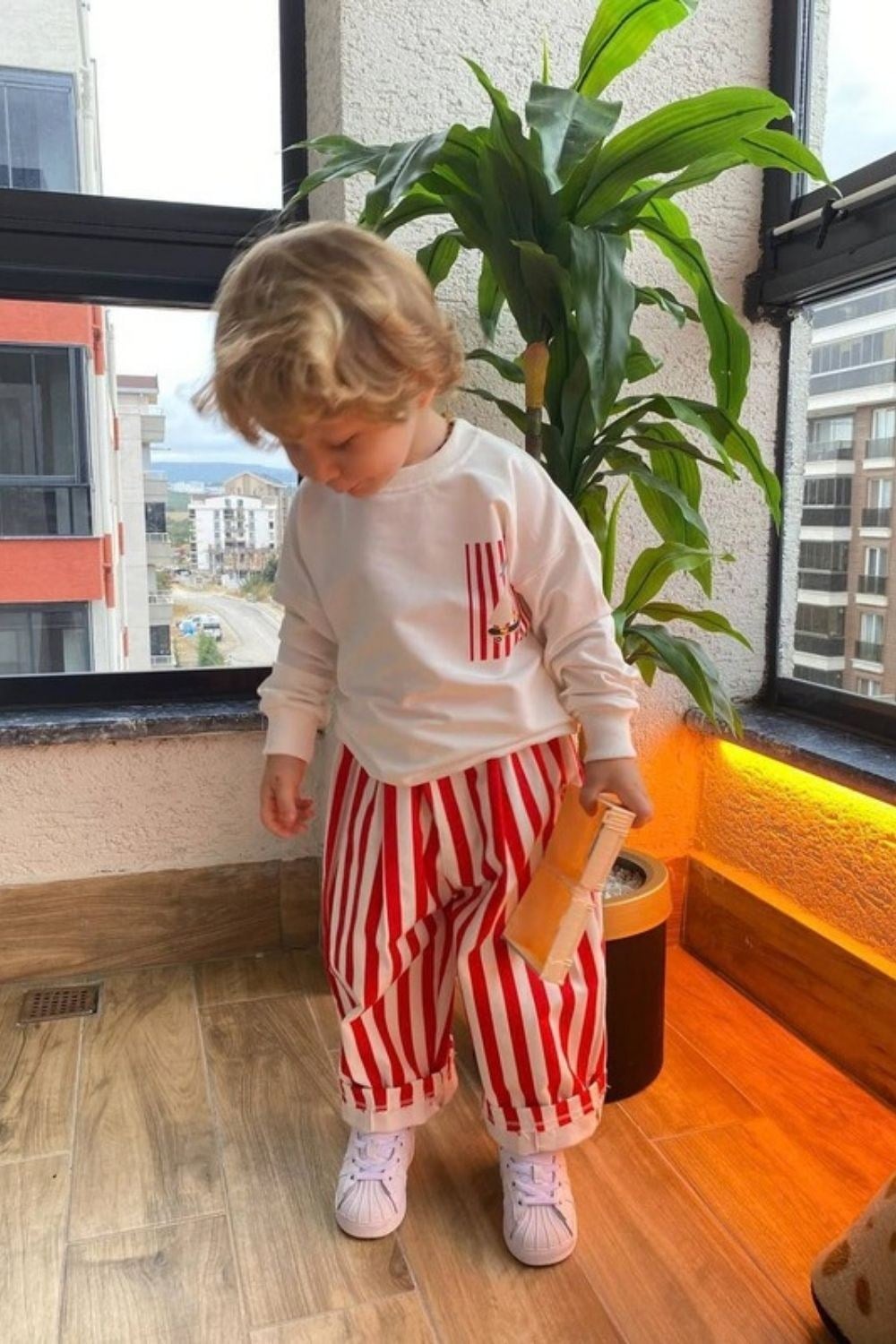 Unisex Gabardin Pantolonlu Ördekli Kırmızı Çizgili Takım