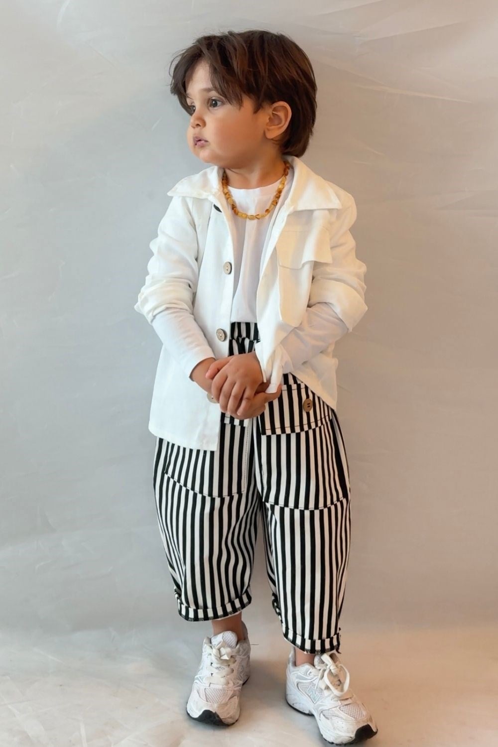 Unisex Trenç Beyaz Gömlek Çizgili Pantolon Takım