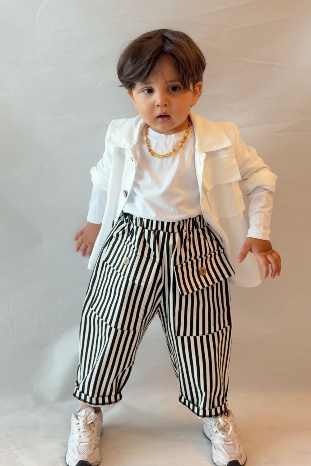 Unisex Trenç Beyaz Gömlek Çizgili Pantolon Takım