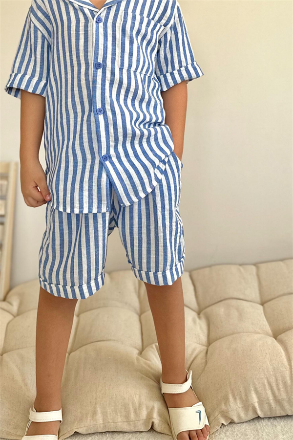 Çizgili Gömlekli Mavi Şortlu Takım
