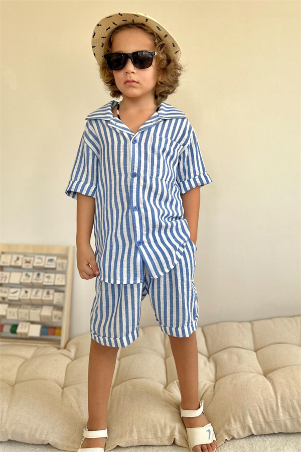 Çizgili Gömlekli Mavi Şortlu Takım
