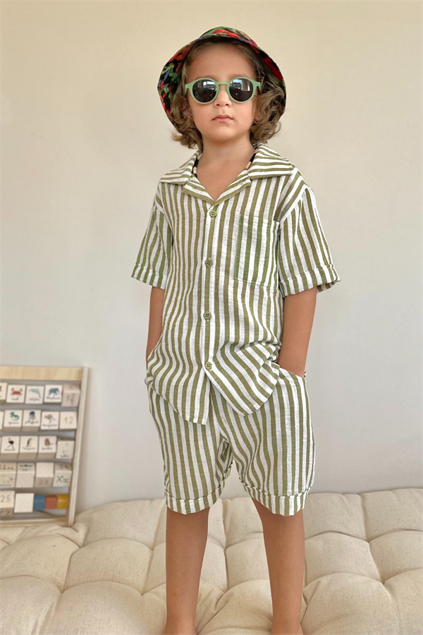 Çizgili Gömlekli Şortlu Takım