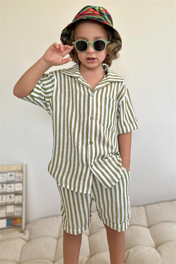 Çizgili Gömlekli Şortlu Takım