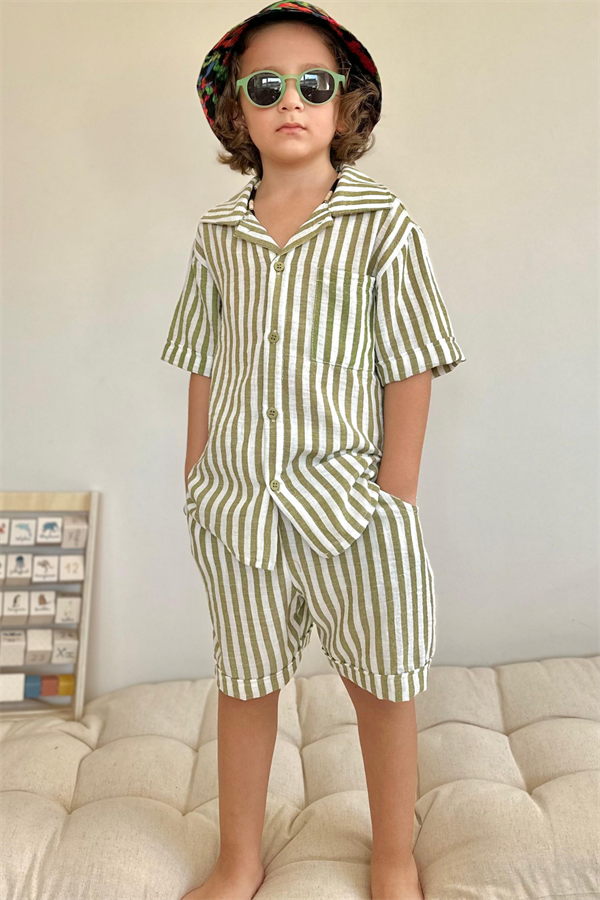 Çizgili Gömlekli Şortlu Takım