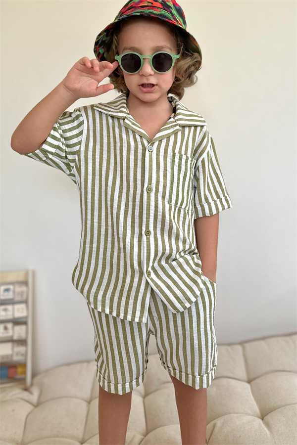 Çizgili Gömlekli Şortlu Takım