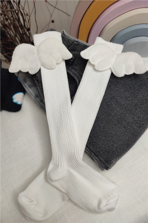 Kanatlı Beyaz Diz Altı Çorap