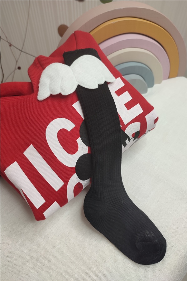 Kanatlı Siyah Diz Altı Çorap