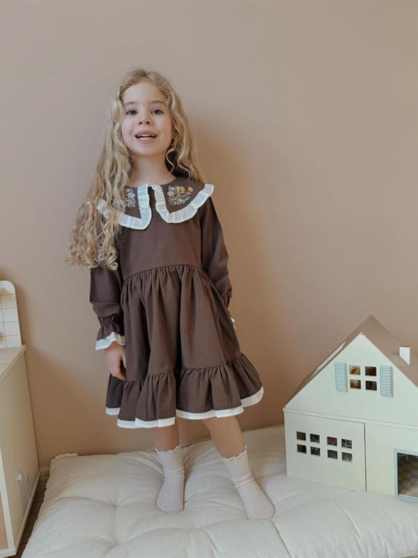 Kız Çocuk Kahve Yakalı Nakışlı Elbise