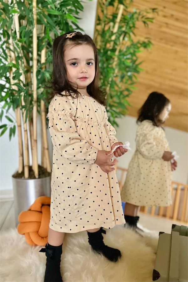 Puantiye Detaylı Krem Elbise