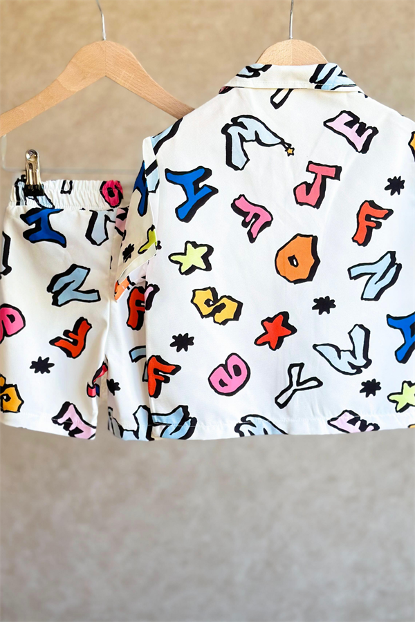 Renkli Gömlekli Cupra Kumaş Şortlu  Takım