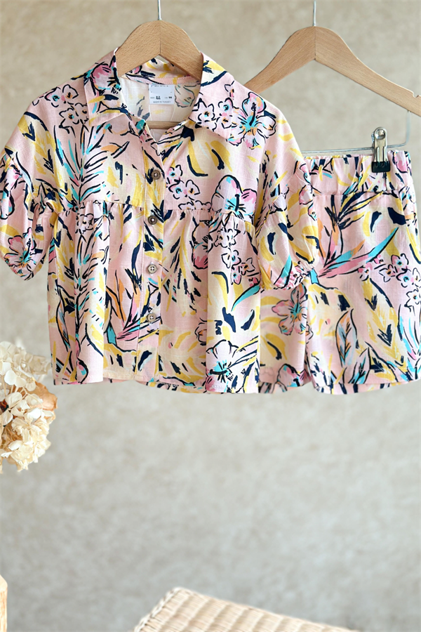 Renkli Gömlekli Şortlu Takım