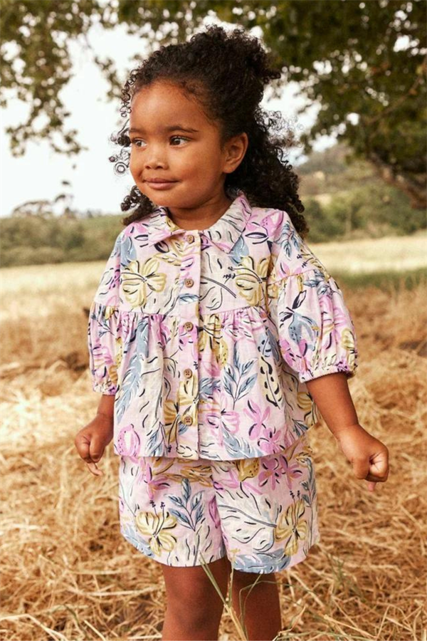 Renkli Gömlekli Şortlu Takım