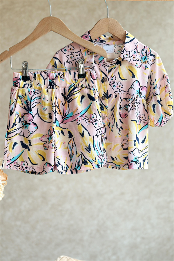 Renkli Gömlekli Şortlu Takım