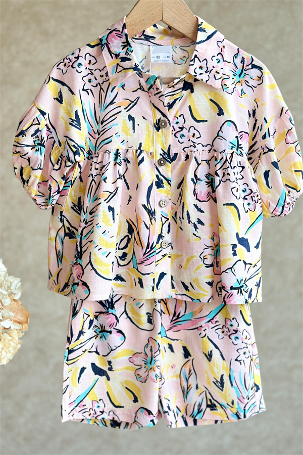 Renkli Gömlekli Şortlu Takım