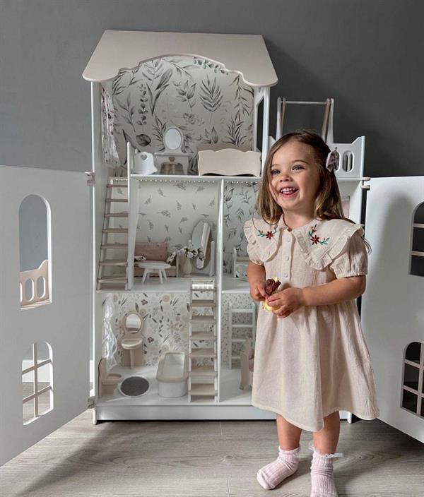 Yakası Nakışlı Bej Elbise