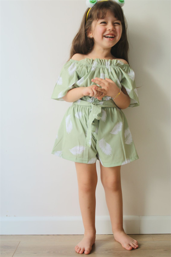 Yeşil Yapraklı Şortlu Takım