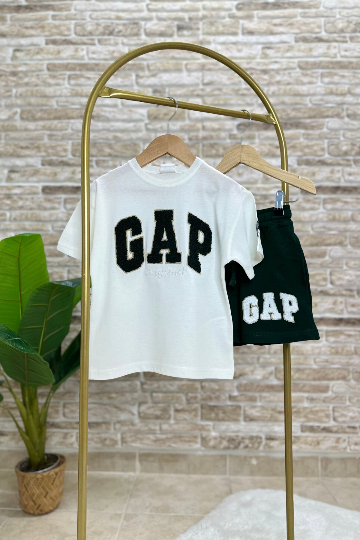 Beyaz Yeşil Gap Şortlu Takım