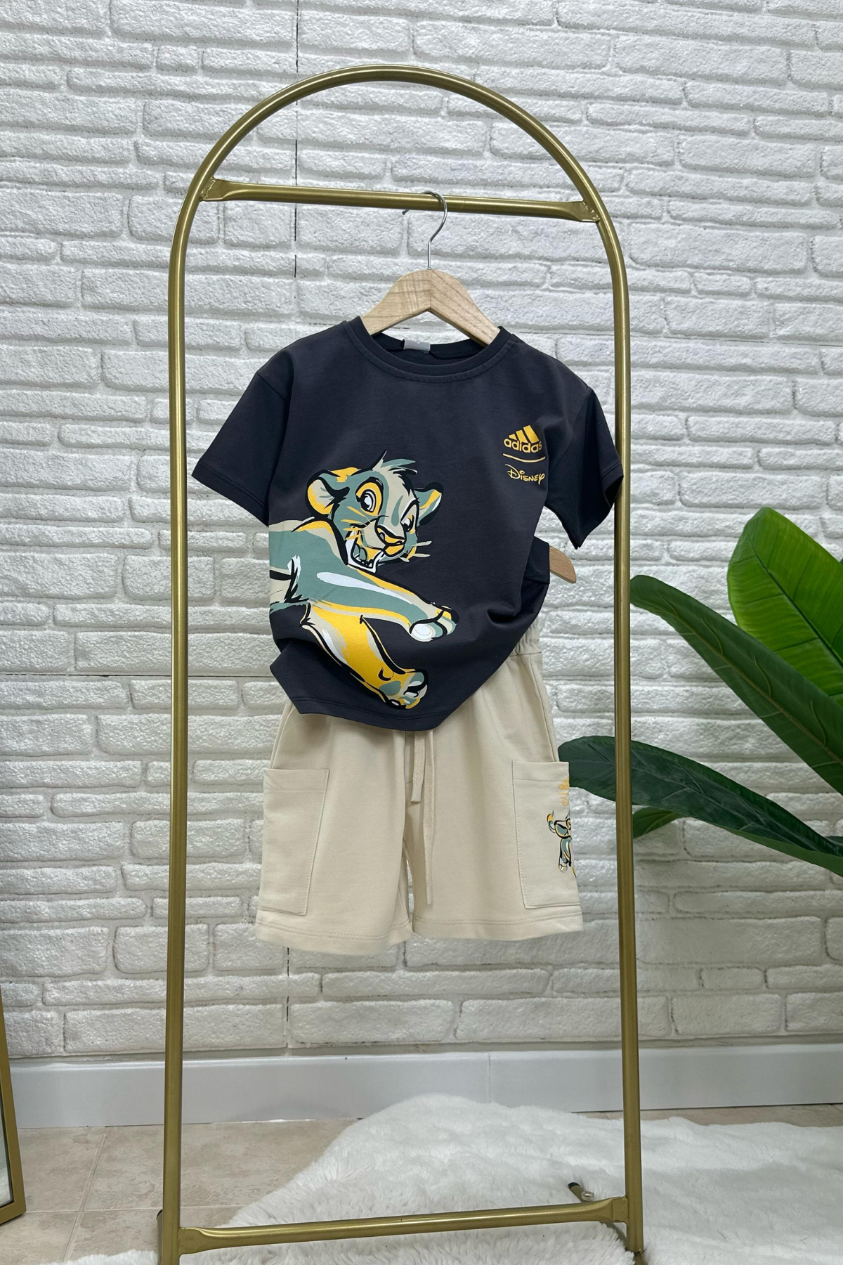 Erkek Çocuk Adids Lion Şortlu Takım