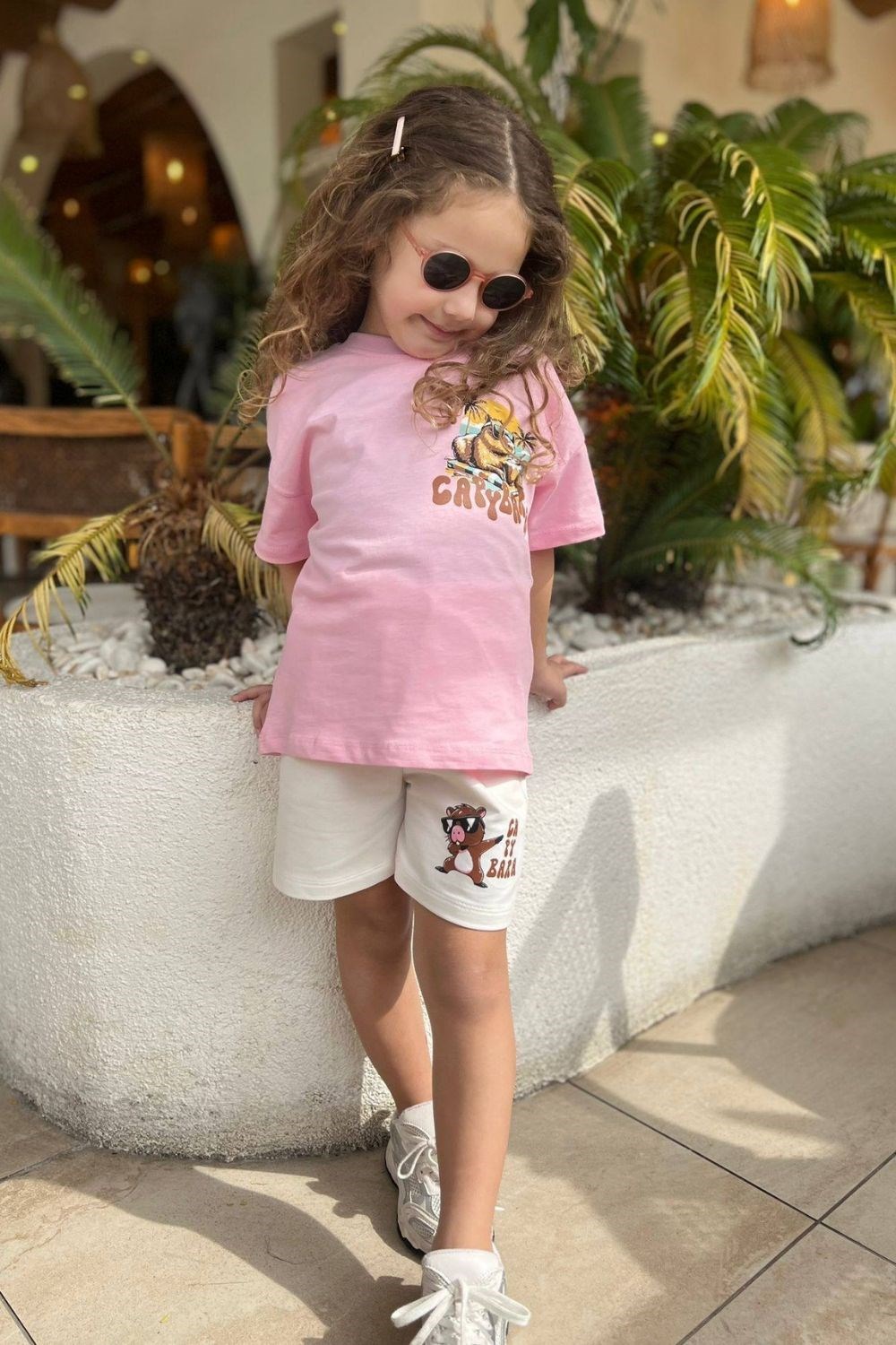 Kız Çocuk Capybara Pembe Beyaz Şortu Takım