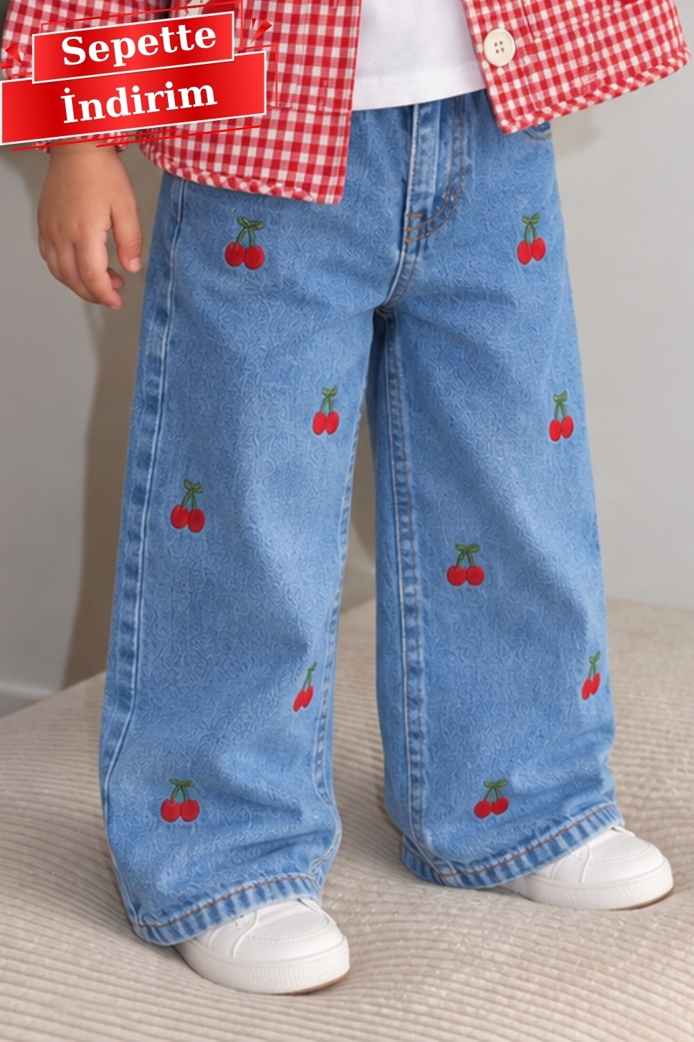 Kız Çocuk Kiraz Nakışlı Jean Pantolon