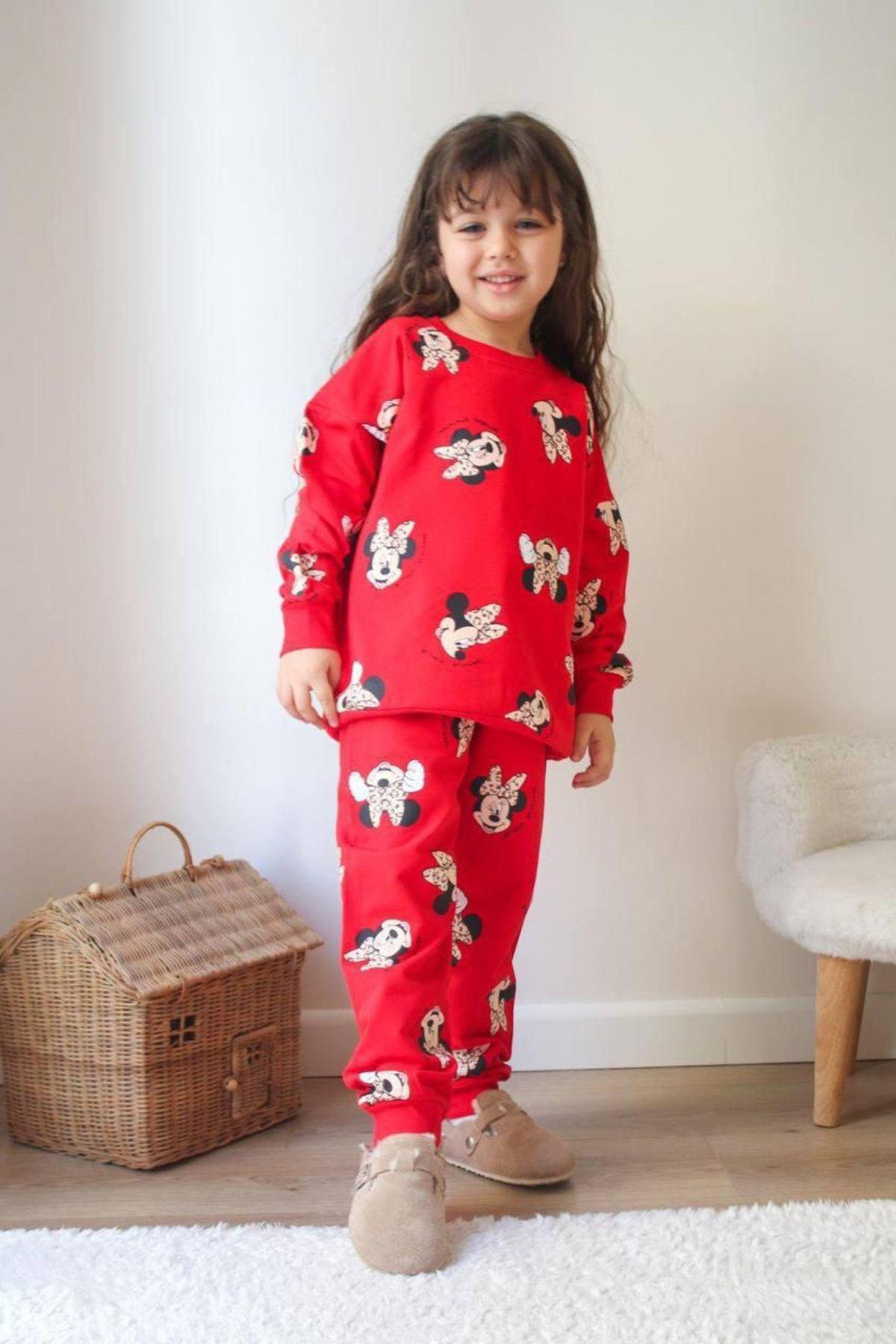 Minnie kırmızı takım 