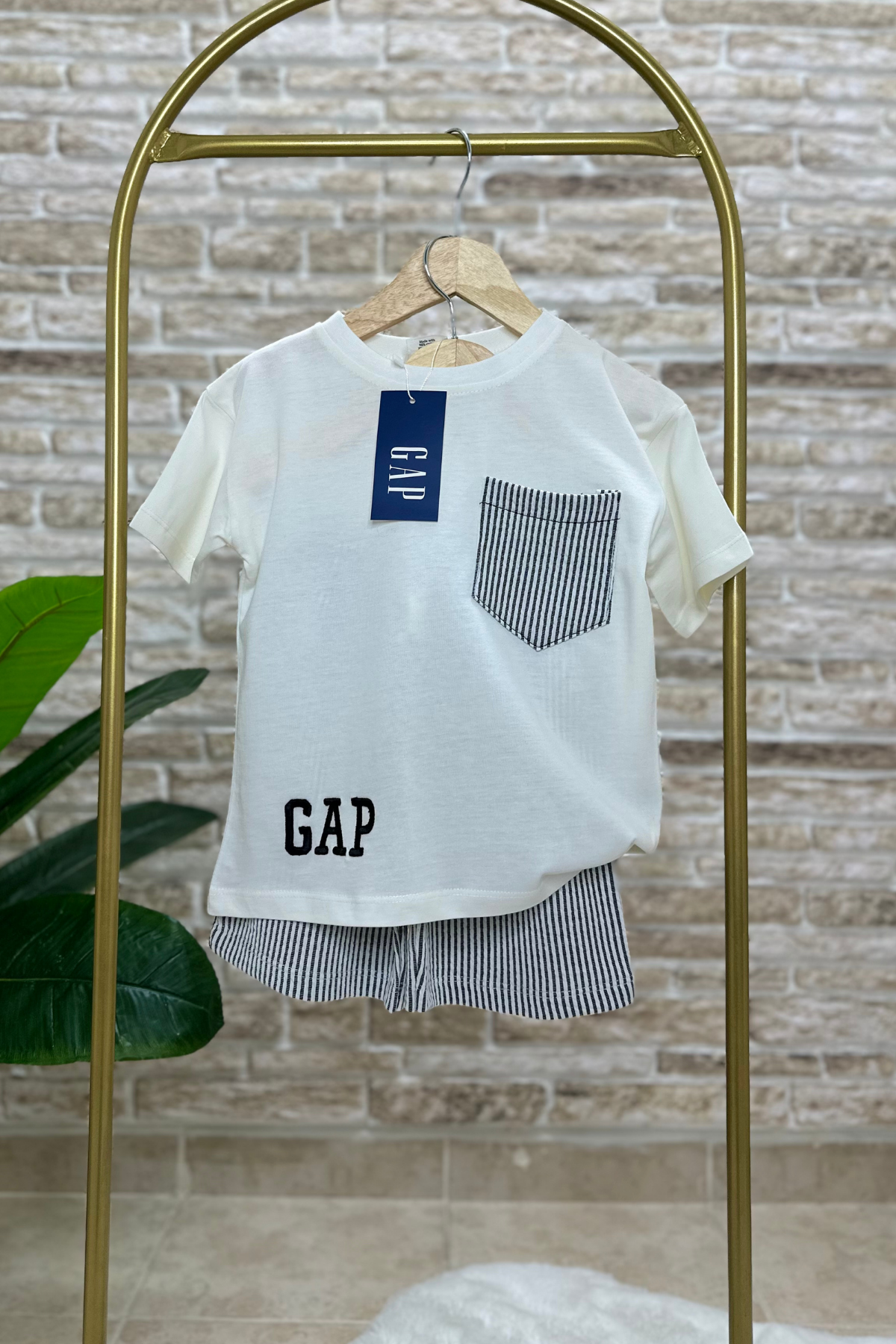 Nakışlı Gap Siyah Şortlu Takım