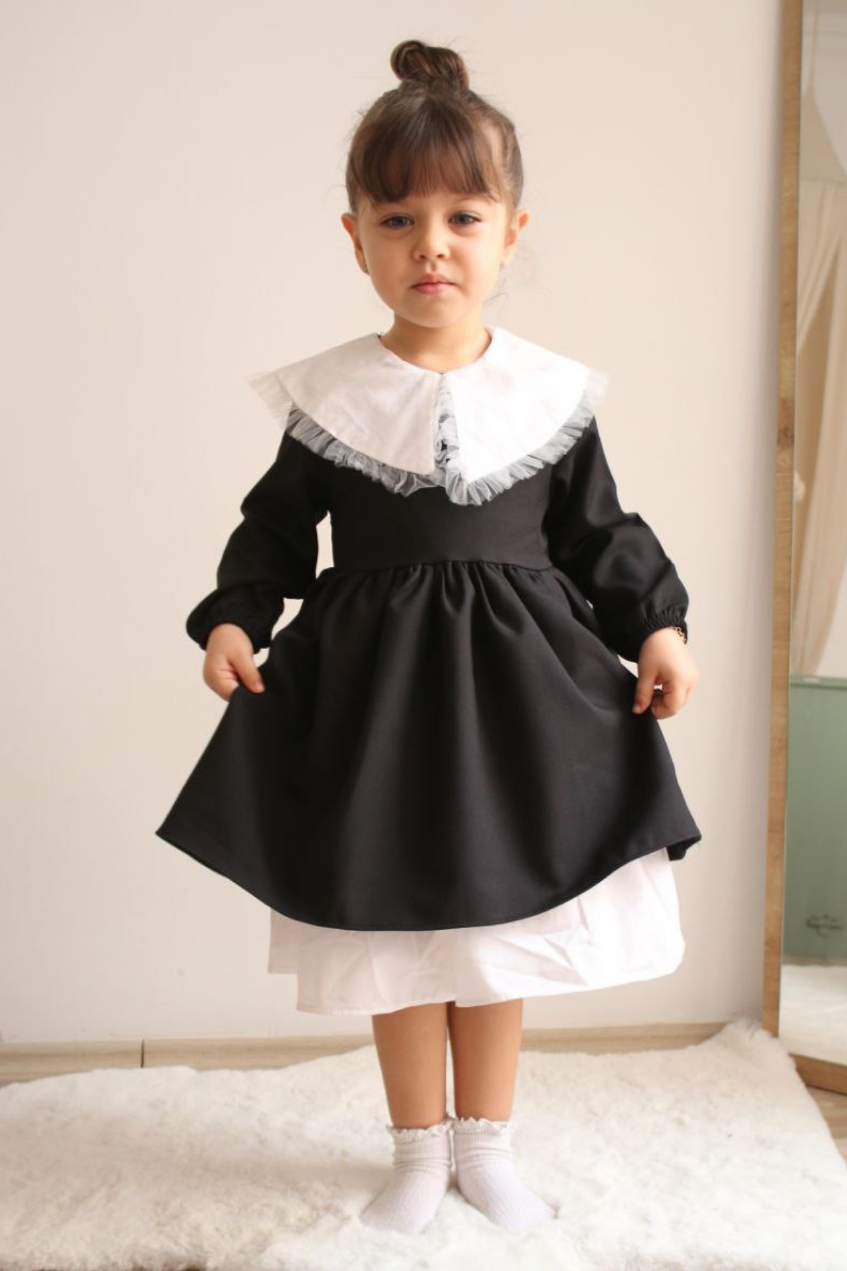 Siyah Astarlı Yakalı Elbise