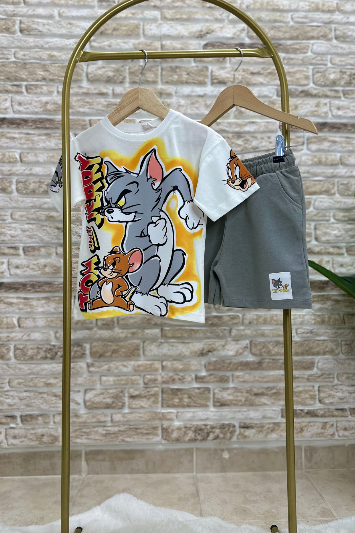 Tom & Jerry Gri Şortlu Takım