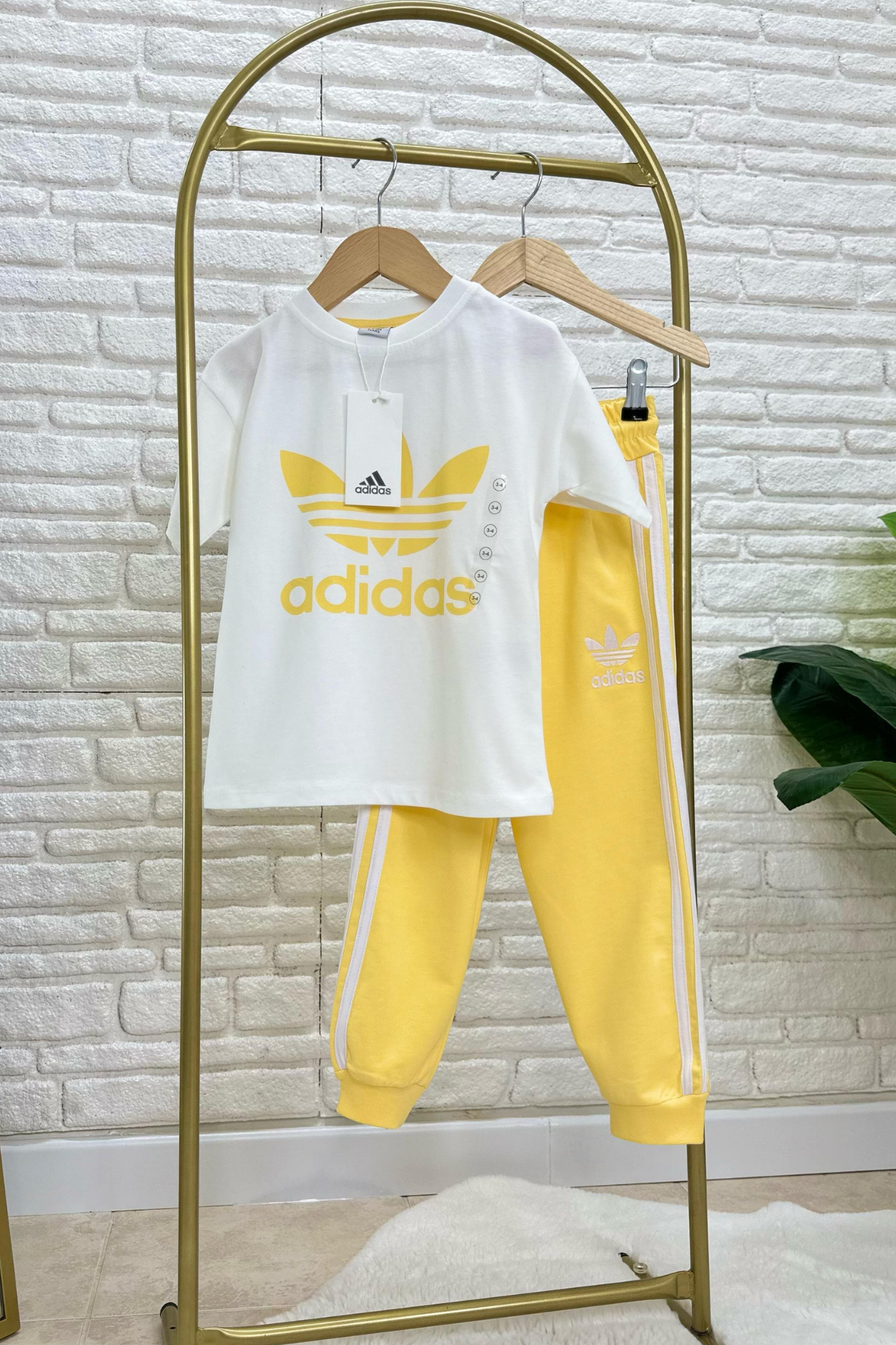 Unisex Sarı Adids Takım