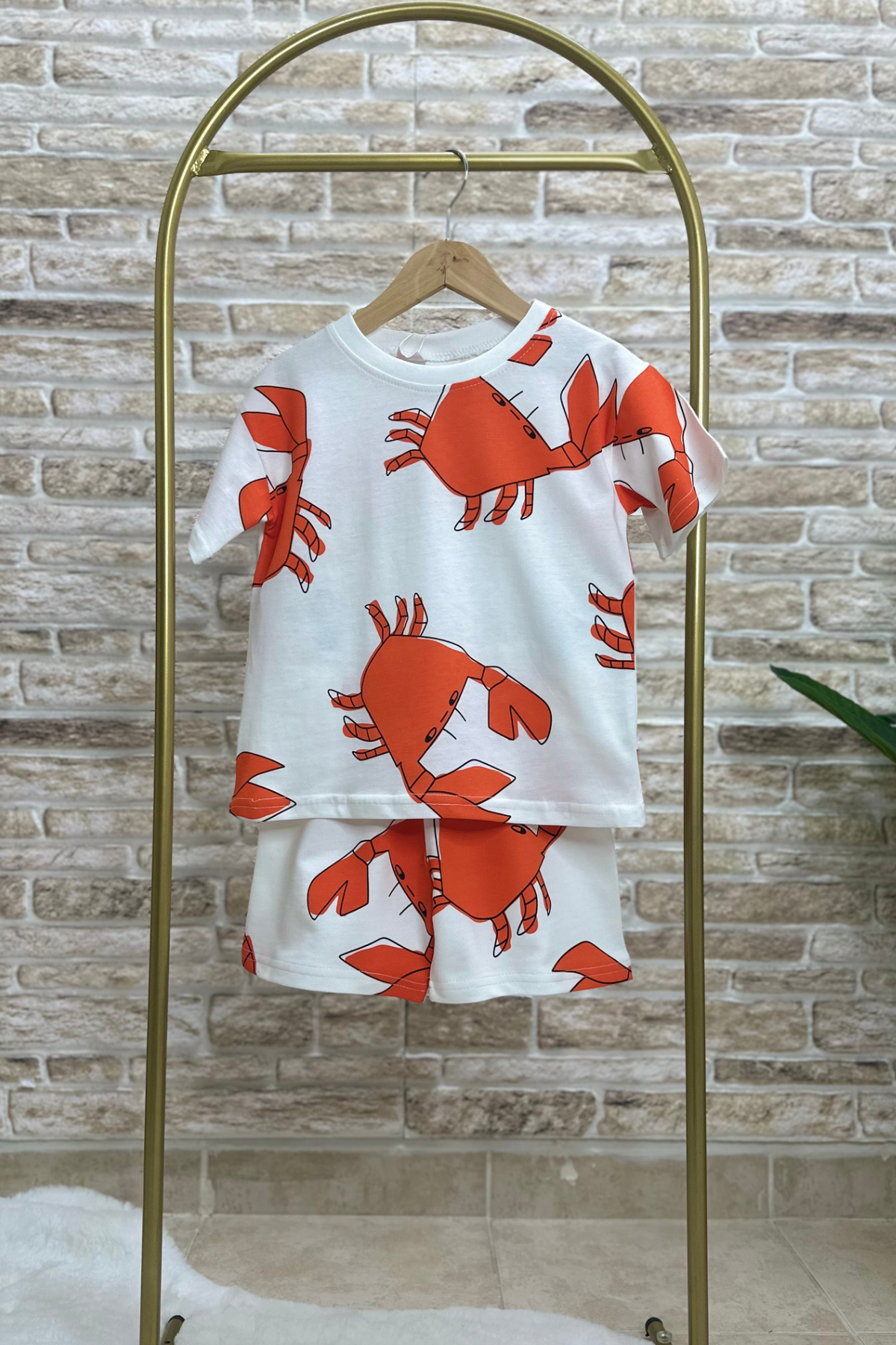 Yengeçli Oranj Şortlu Takım