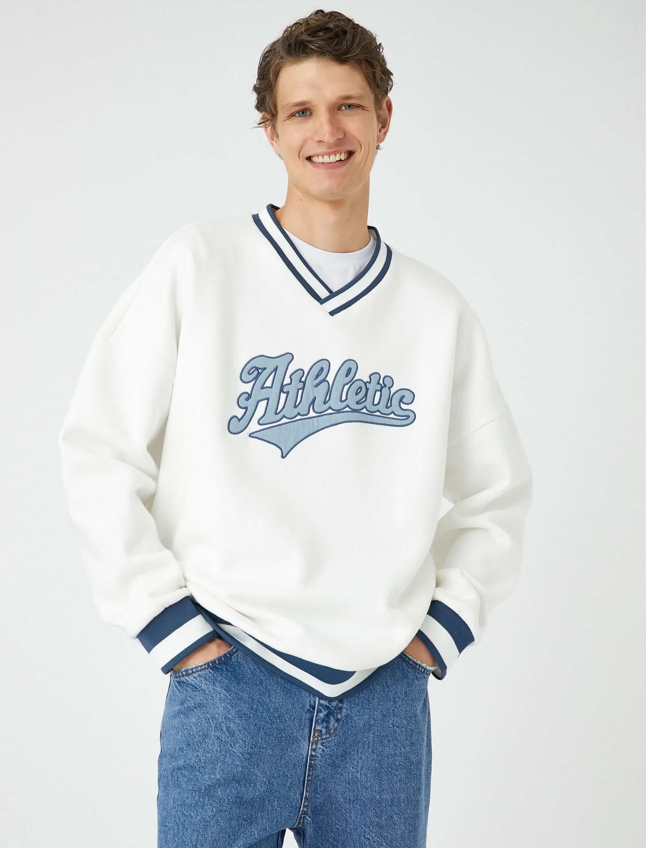 Kolej Oversize Sweatshirt V Yaka Aplike İşleme Detaylı