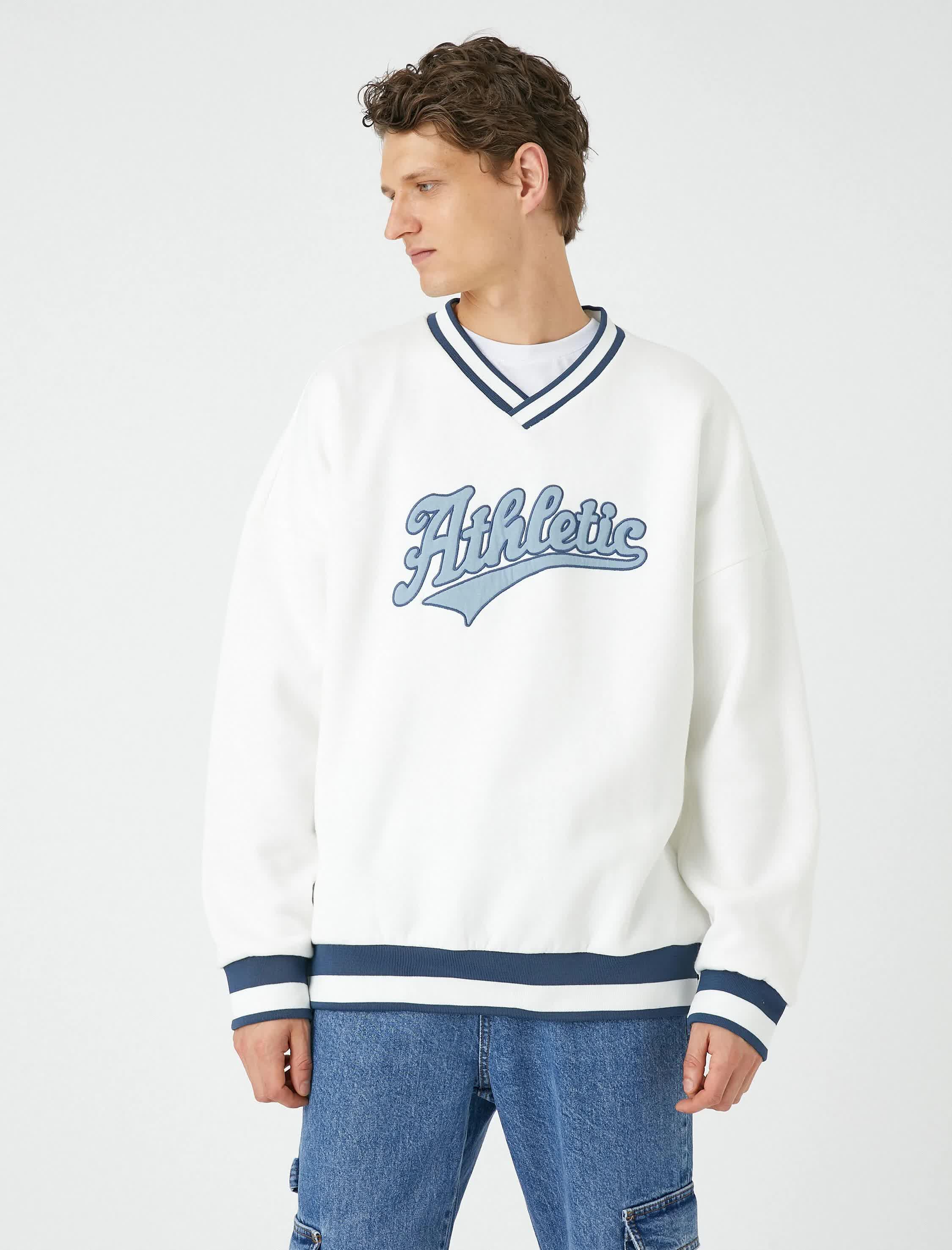 Kolej Oversize Sweatshirt V Yaka Aplike İşleme Detaylı