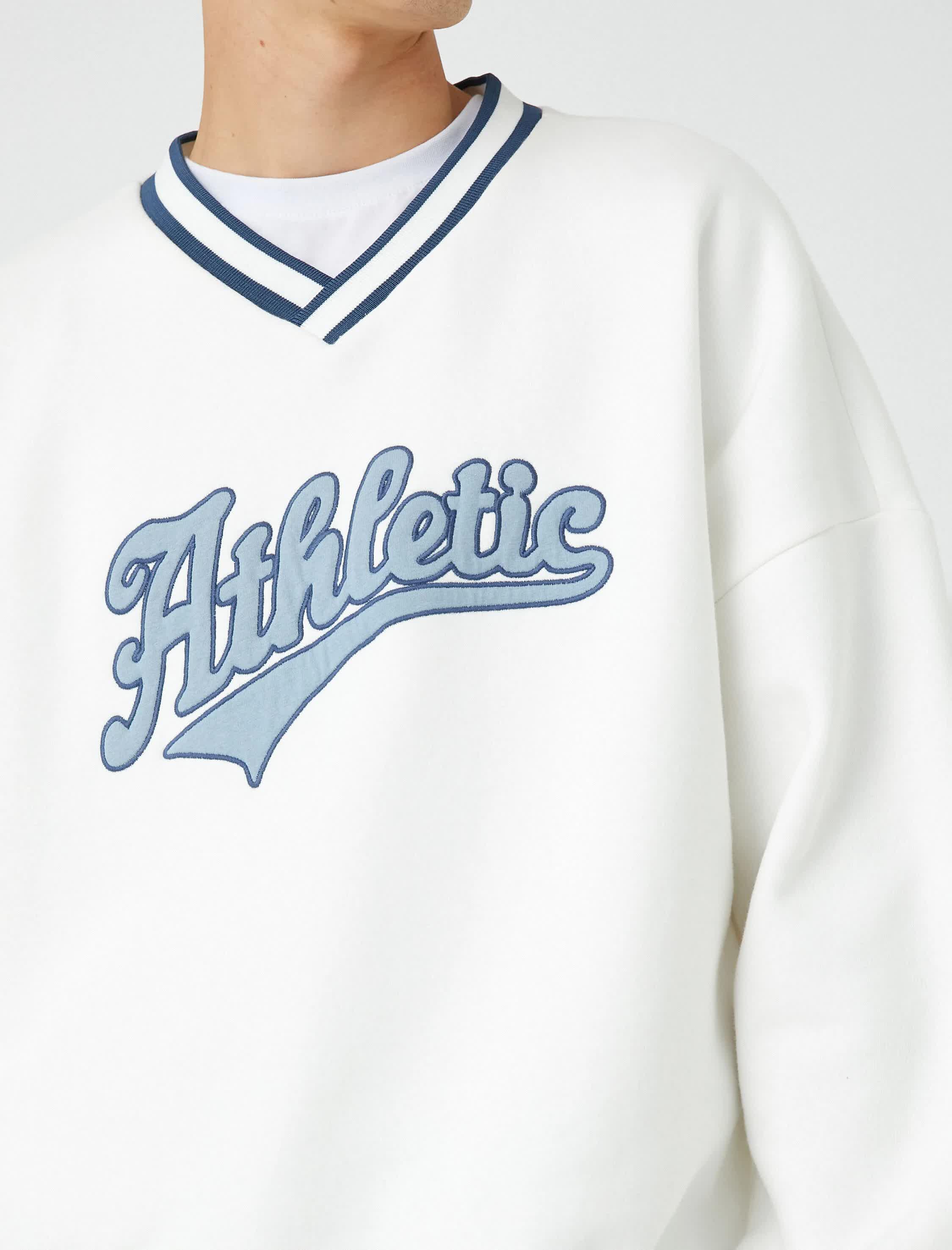 Kolej Oversize Sweatshirt V Yaka Aplike İşleme Detaylı