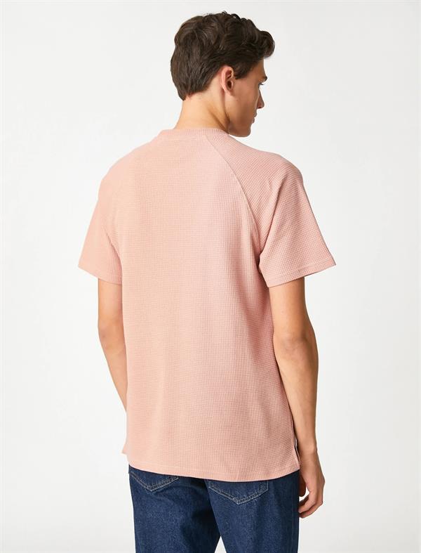 Pembe Erkek Basic Tişört Bisiklet Yaka Dokulu Reglan Kol Detaylı