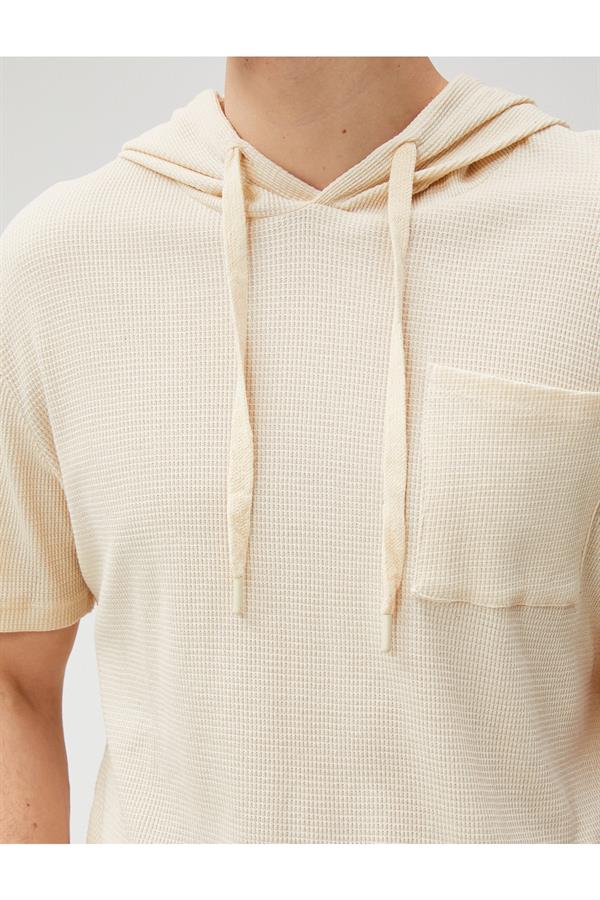 Ekru Basic Kapşonlu Tişört Kısa Kollu Dokulu Cep Detaylı Pamuklu