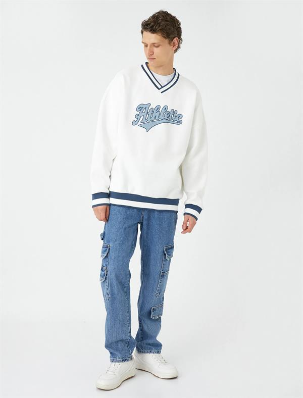 Kolej Oversize Sweatshirt V Yaka Aplike İşleme Detaylı