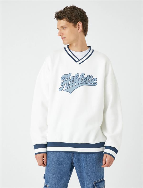 Kolej Oversize Sweatshirt V Yaka Aplike İşleme Detaylı