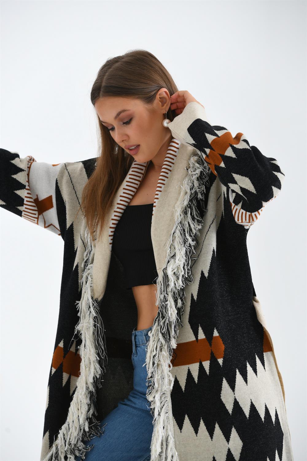 Kadın Etnik Desen Püskülü Kap Taş