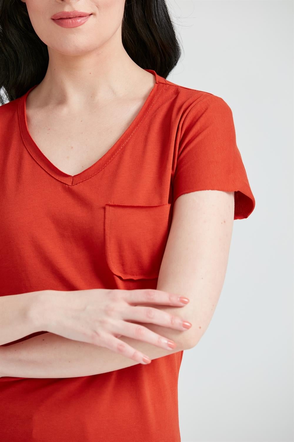 Kadın V Yaka Cepli Basic T-Shirt Kiremit