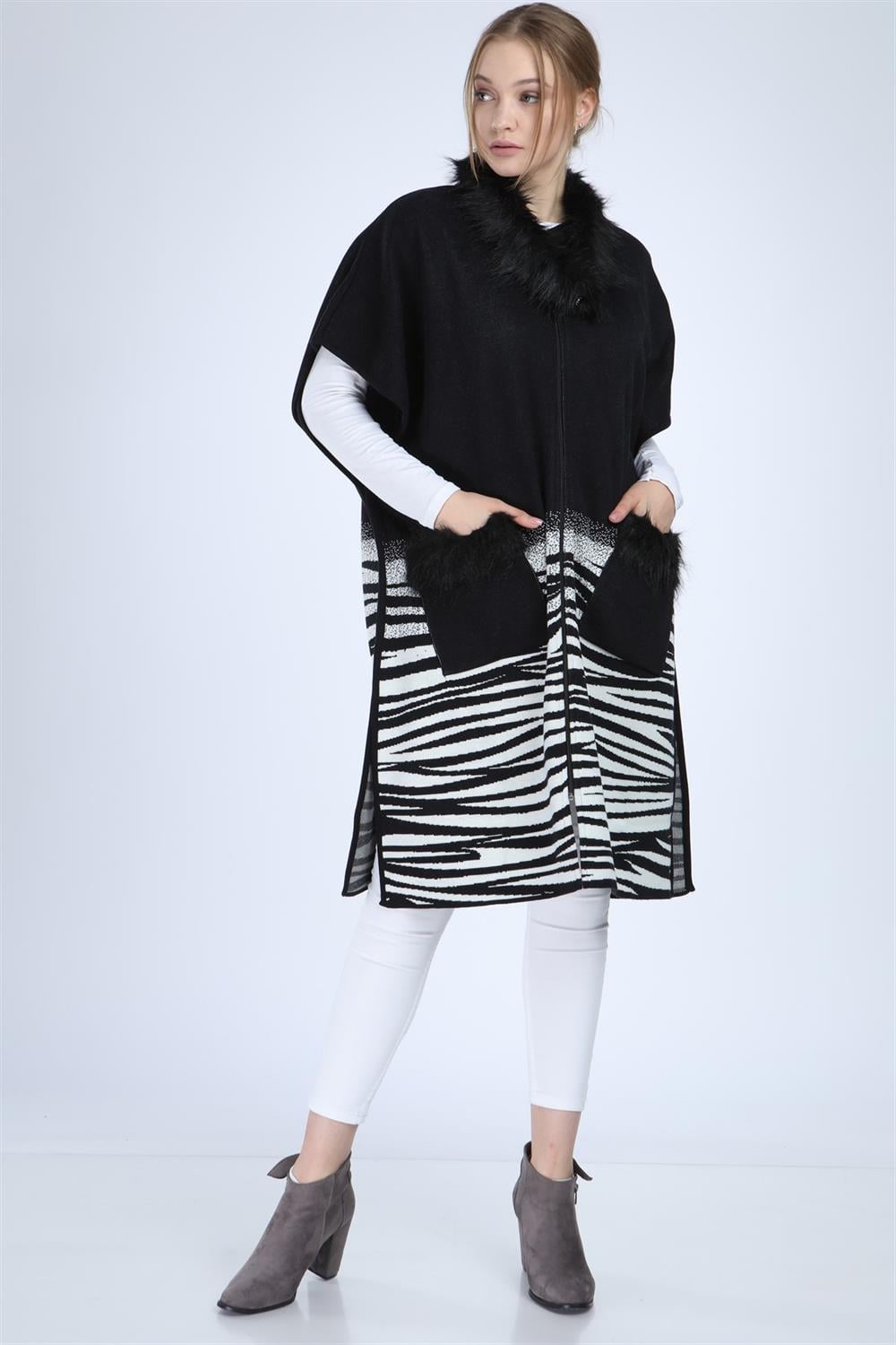 Kadın Yakası Kürk Detaylı Zebra Hırka Siyah