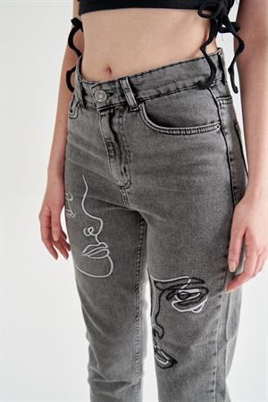 Kadın Bacak Yüz Nakışlı Mom Jean Gri