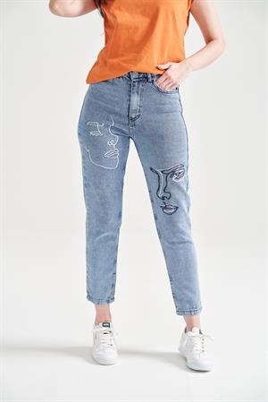 Kadın Bacak Yüz Nakışlı Mom Jean Mavi