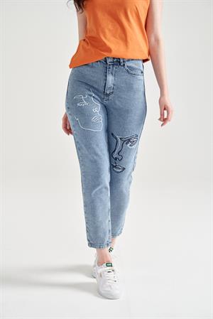 Kadın Bacak Yüz Nakışlı Mom Jean Mavi