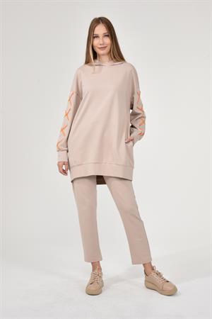 Kadın Kolları Aksesuarlı Takım Beige
