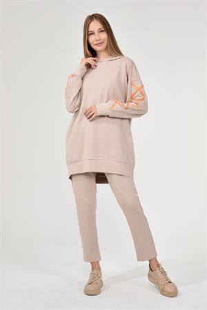 Kadın Kolları Aksesuarlı Takım Beige
