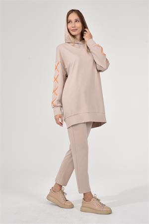 Kadın Kolları Aksesuarlı Takım Beige