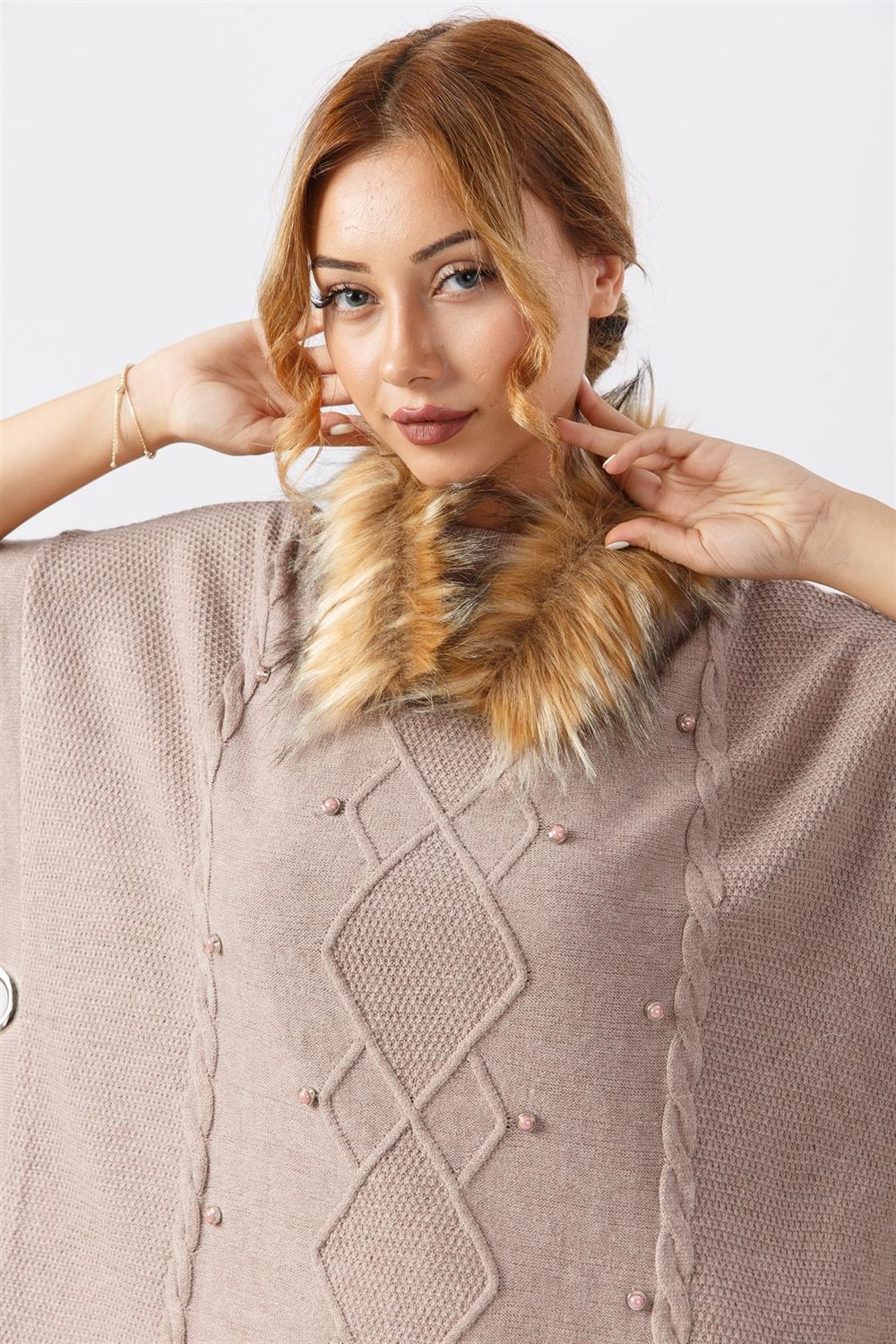 Kadın Yakası Tüylü Desenli Panço BEIGE