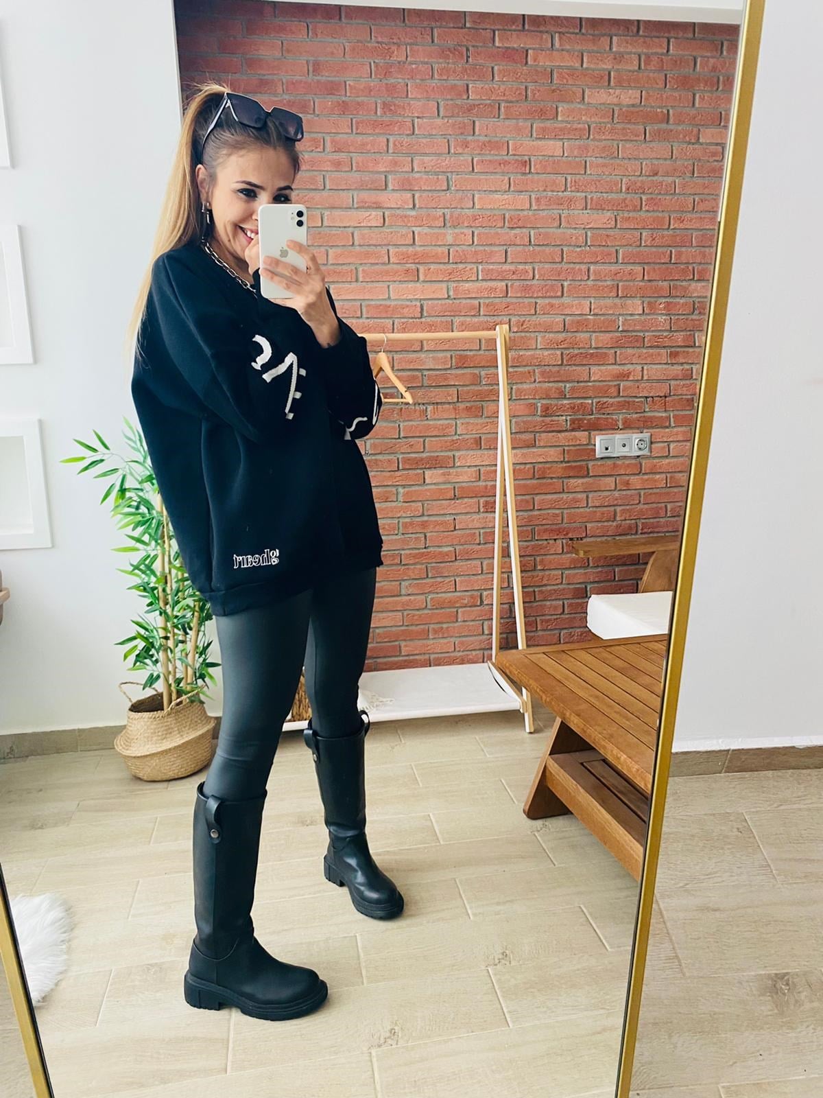 Kolları Yazılı Siyah Sweat