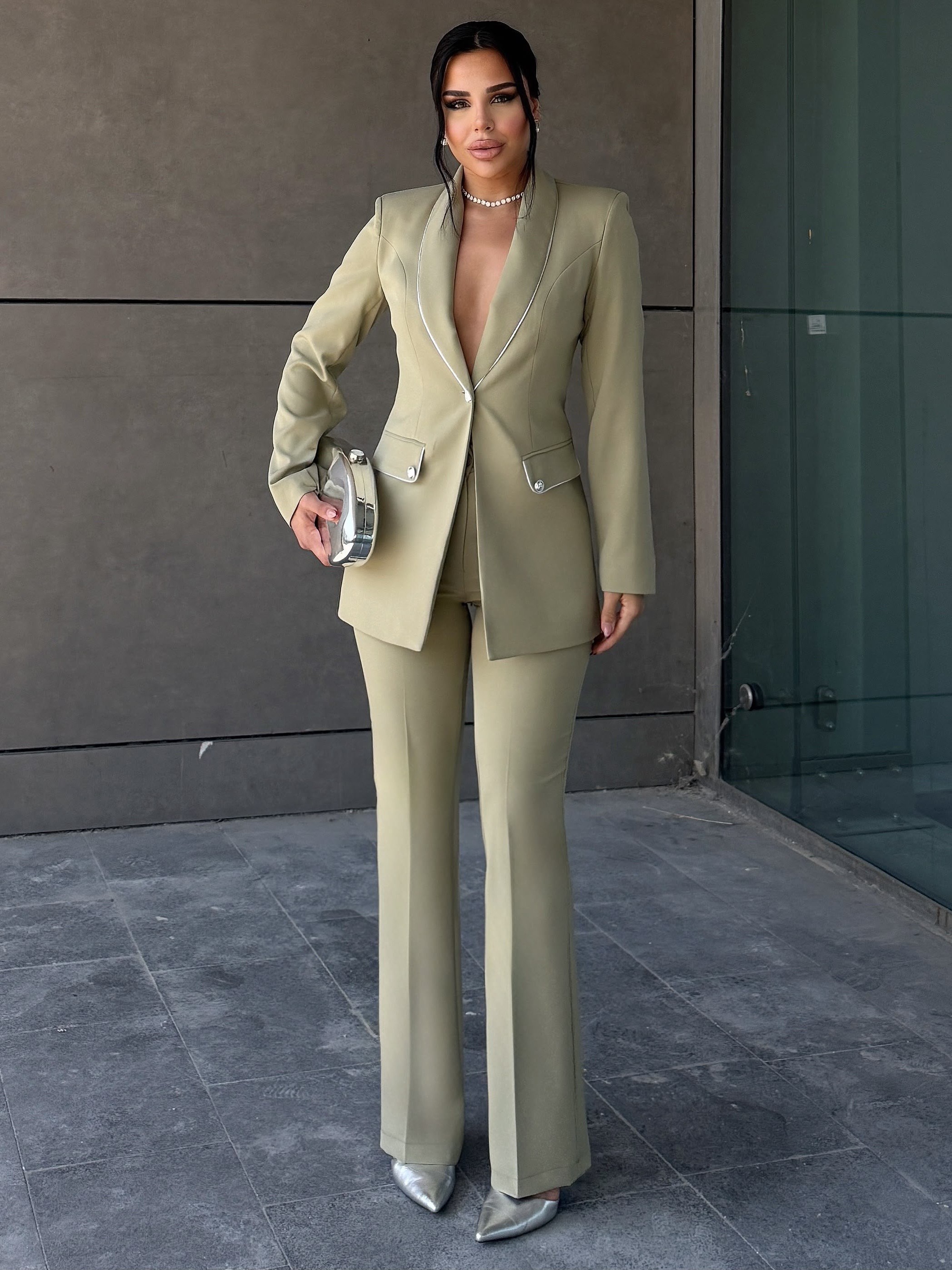 Betina Biyeli Klasik Takım Haki